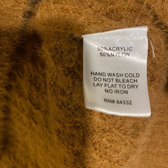 Sister’s Sweater - Picture 5 of 5